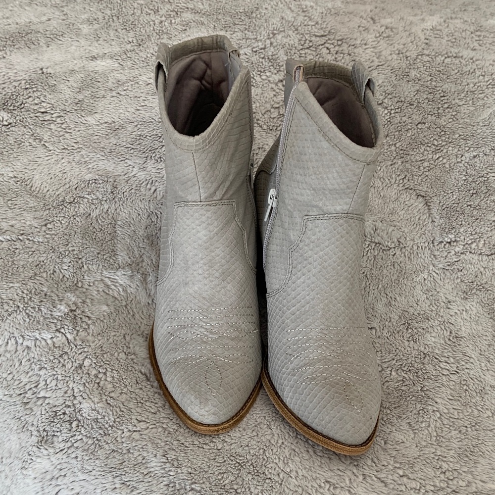 Women's Gray Ankle Boots